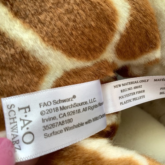 FAO SCHWARZ Large Plush Sitting Giraffe Stuffed Animal Toy - Picture 14 of 16